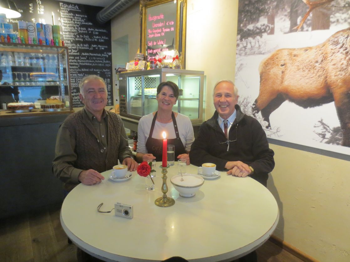 2014-80 Monika Buchner - Enkelin des Mitgruenders Heinrich Buchner - Josef Beham (1.Vorstand) - Hans Peter Ongaro (Kassier).jpg